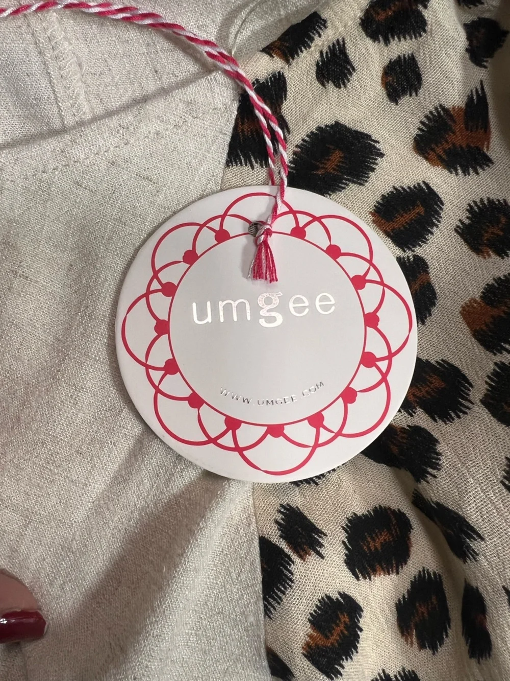 Umgee Cotton Beige Leopard Sleeve Top - Picture 7 of 9
